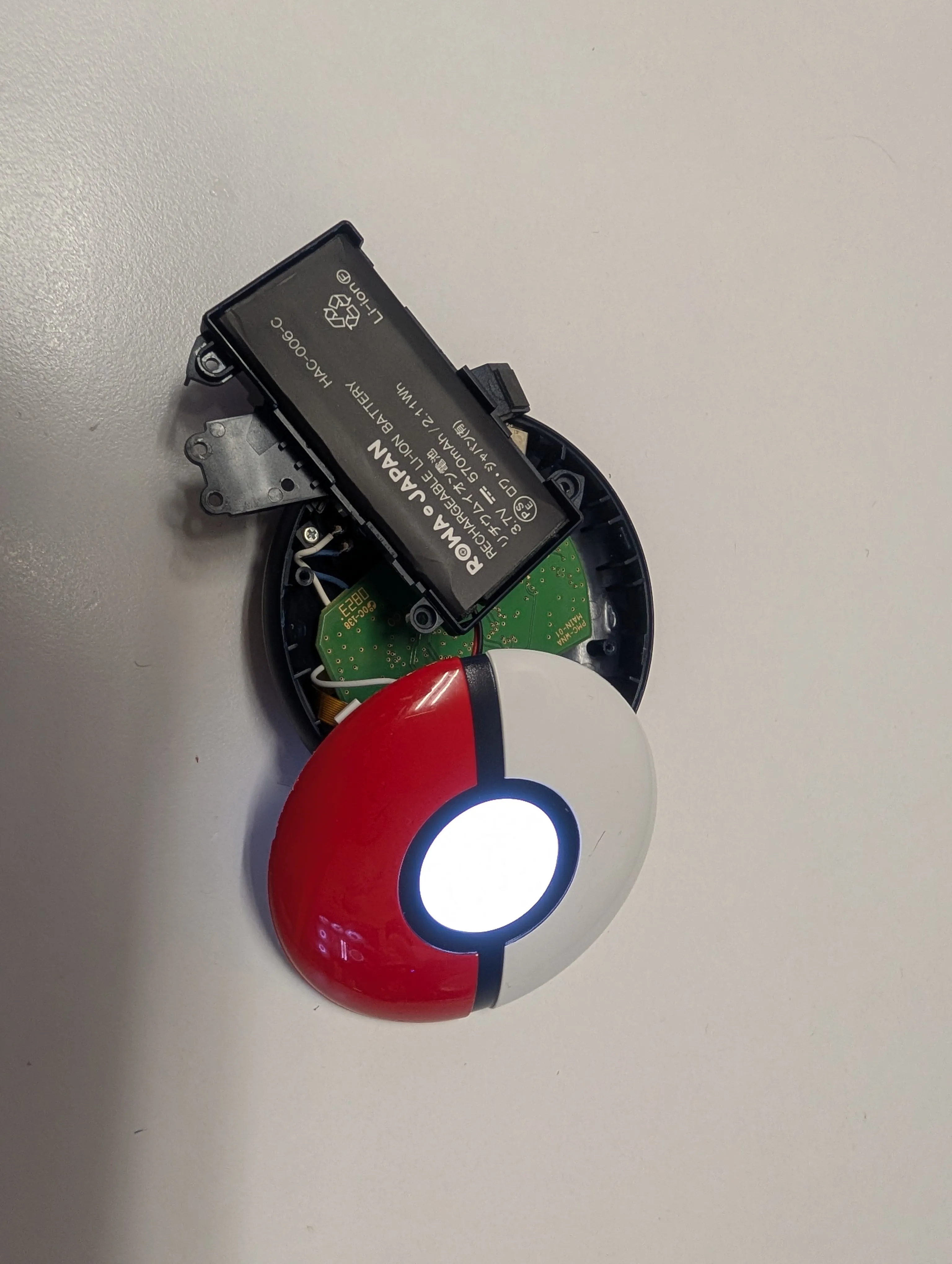 新しいバッテリーでLEDが点灯・動作確認成功