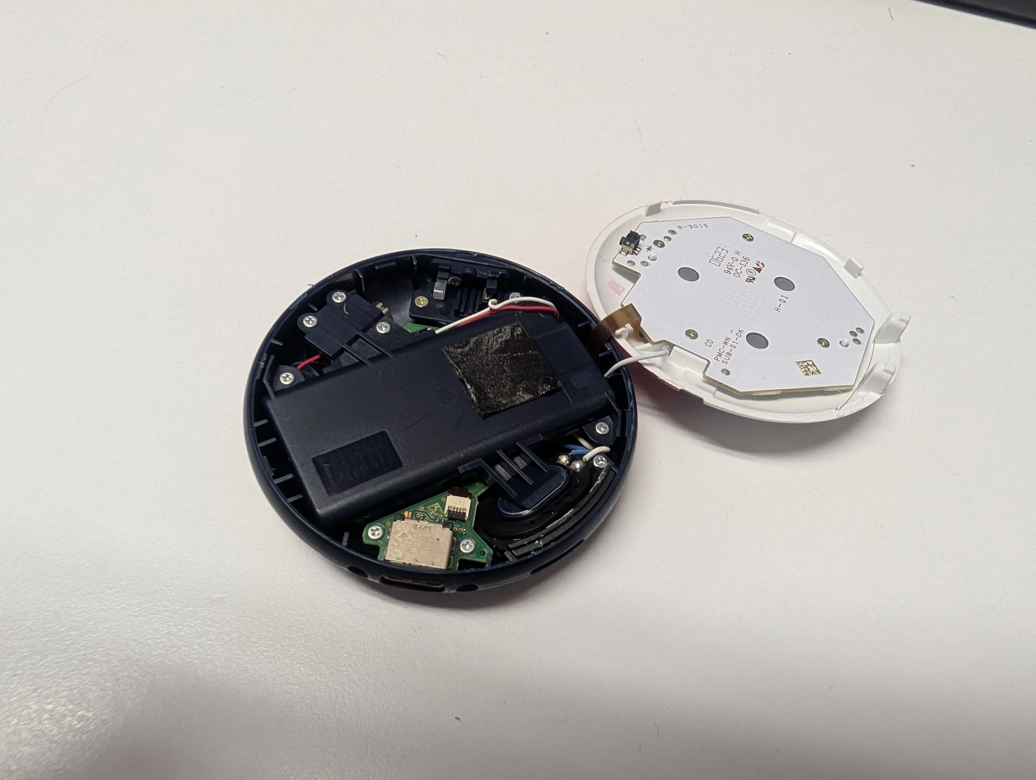 GO Plus + の外殻を開けた状態